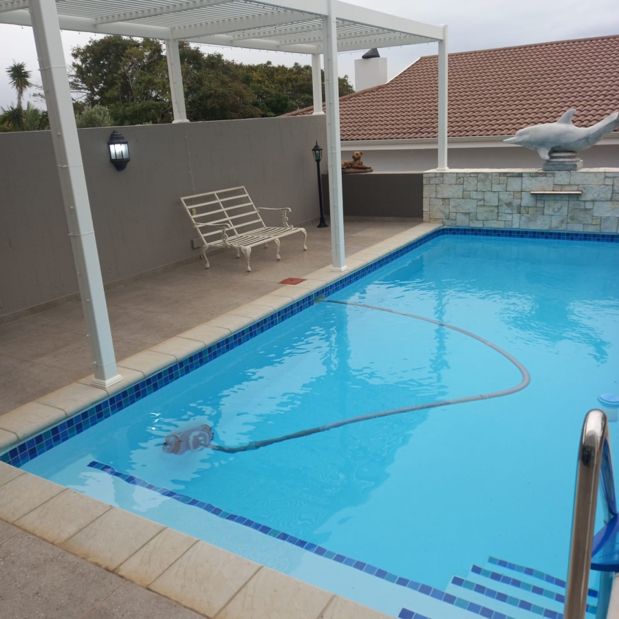 4 Bedroom Property for Sale in Menkenkop Western Cape